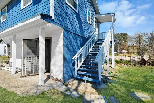 Building Photo - 7919 Brays St