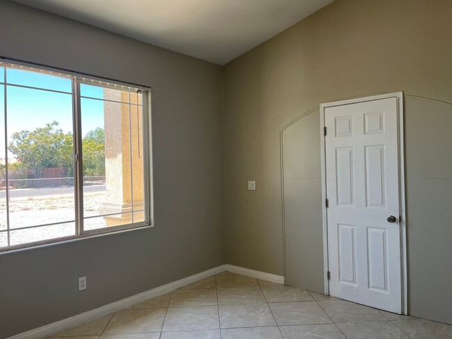 Foto del edificio - 4 bedrooms 2 bathroom home in Apple Valley!
