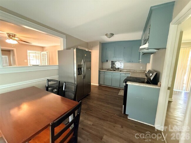 Foto del edificio - 1120 Claremont Rd