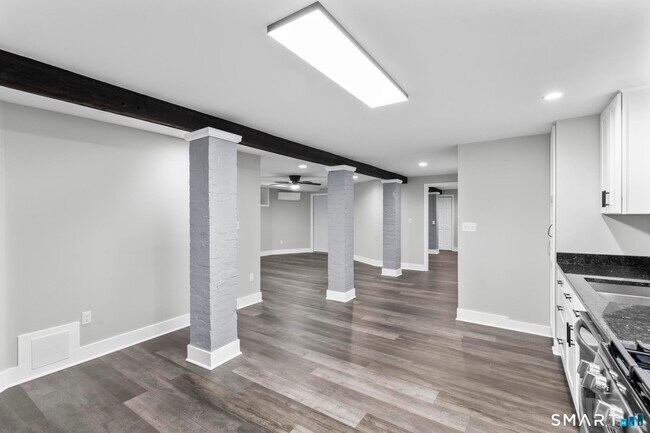 Foto del edificio - 548 Ferry St