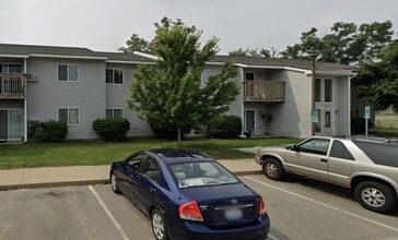 Building Photo - 595 Meadows Dr