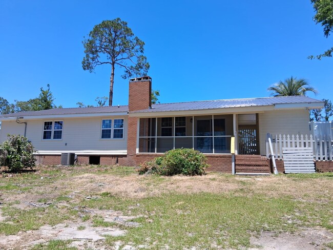 Foto del edificio - 2 Bedroom/1 Bath Home on the water