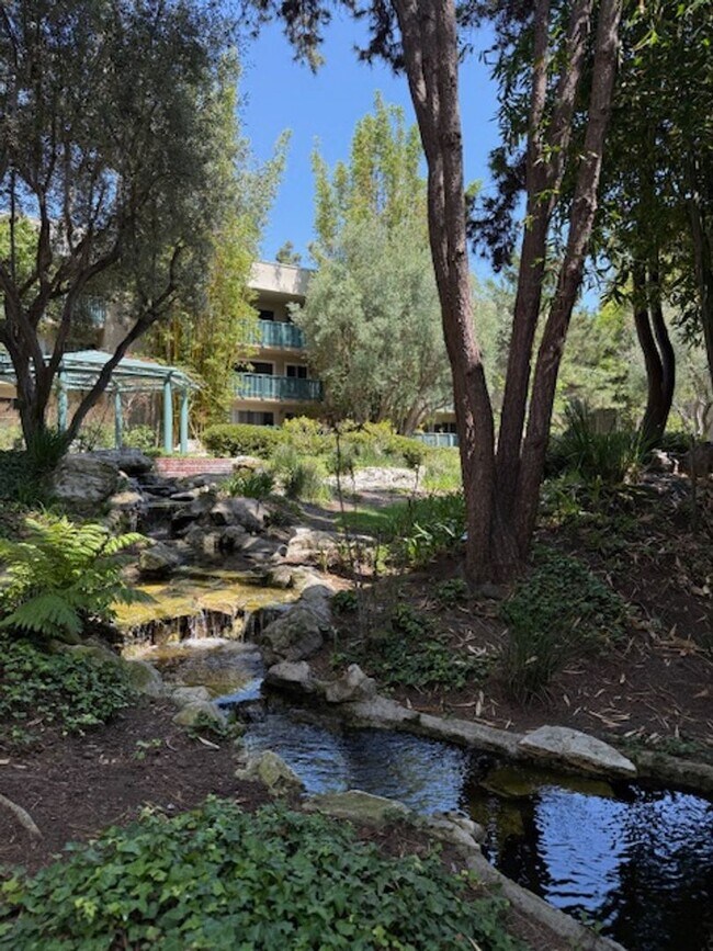 Foto del edificio - Top floor, 1 Bedroom, 1 Bath Condo in Ston...