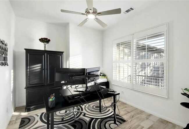 Foto del edificio - 424 Summit Ridge Dr N