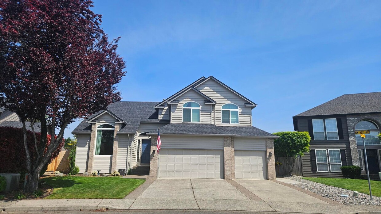 Primary Photo - Felida Gem... 4 bedroom, 2.5 bath availabl...