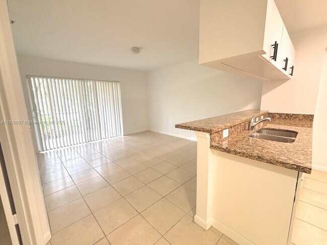 Foto del edificio - 460 S Park Rd