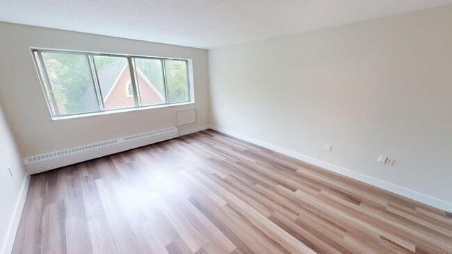 Interior Photo - 255 Stewart
