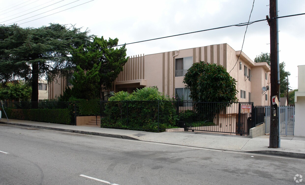 Building Photo - 6126 Fulton Ave