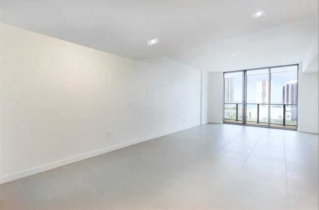 Building Photo - 1600 NE 1st Ave