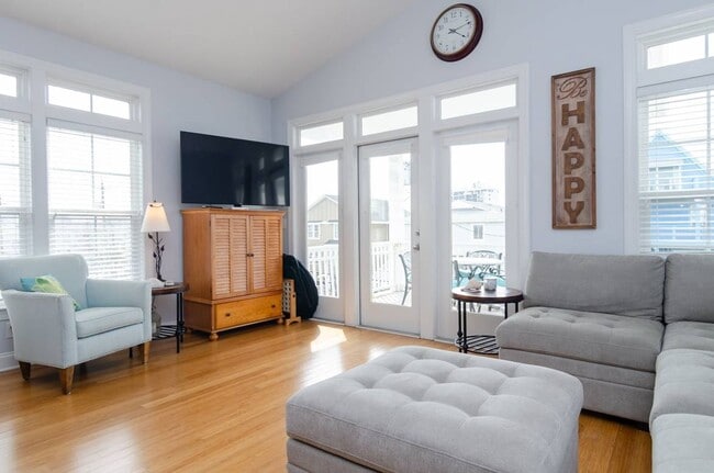 Foto del edificio - 812 Canal Dr