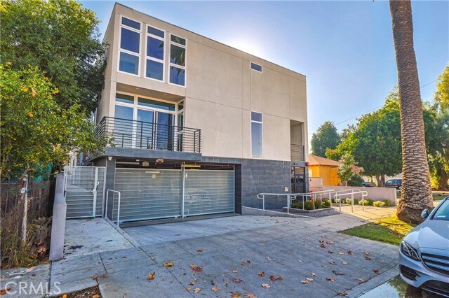 Building Photo - 14754 Gilmore St