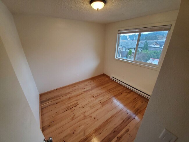 Building Photo - ELM