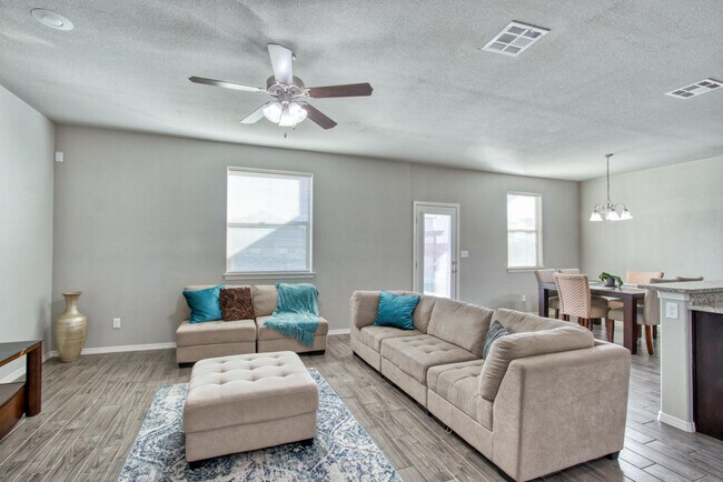 Building Photo - 14344 Jonathan K. Molina Ct