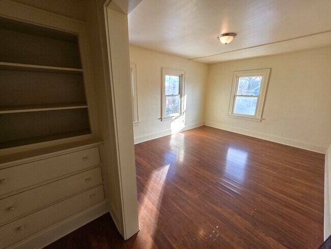 Building Photo - 823 Florida Ave