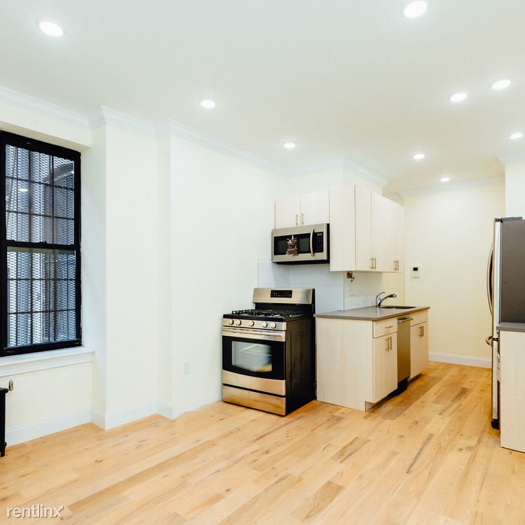 Primary Photo - 920 Bushwick Ave