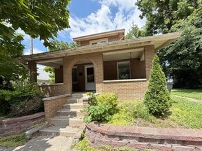 Building Photo - 111 1/2 E Wylie St