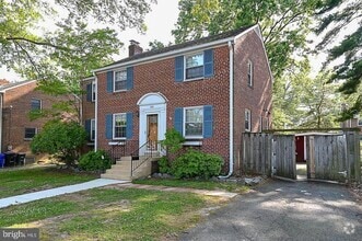 Building Photo - 800 S Highland St
