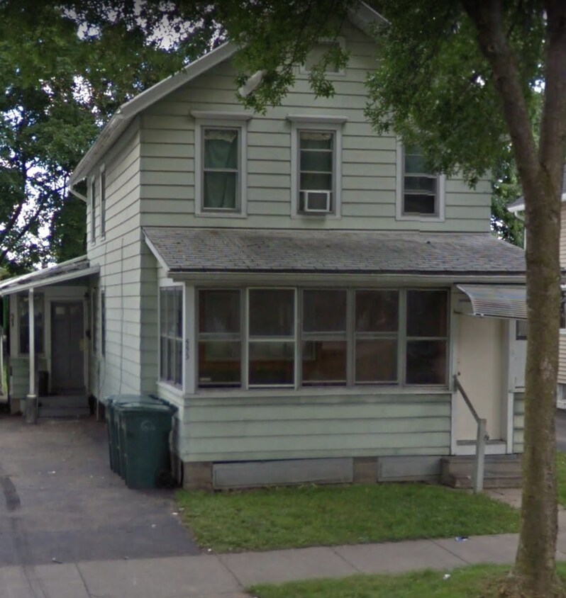 Primary Photo - 547 Maple St