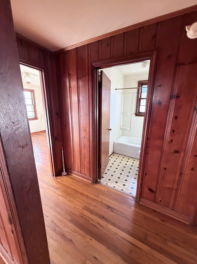 Building Photo - 1215 E 35th Street Pl