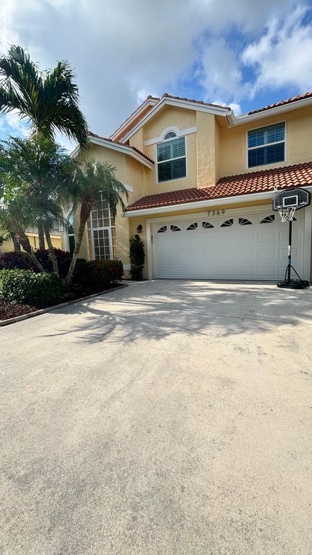 Foto principal - 7369 SE Seagate Ln