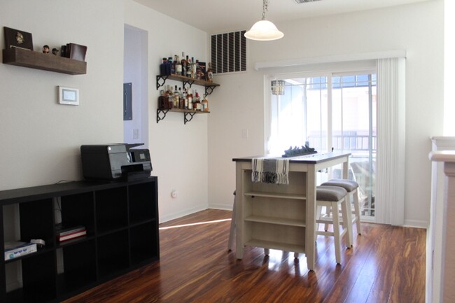 Foto del edificio - Charming 2 BR/2 BA Townhouse located in th...