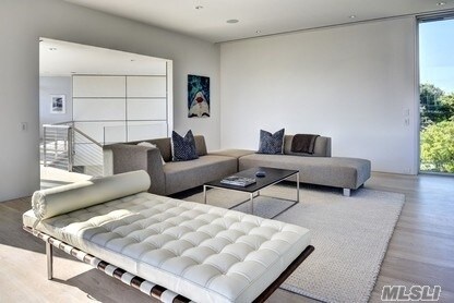 Foto del edificio - 242 Marine Blvd