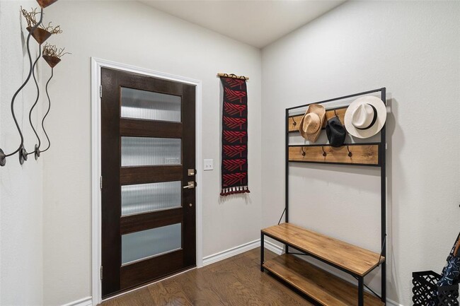 Building Photo - 1309 Itzel Bnd