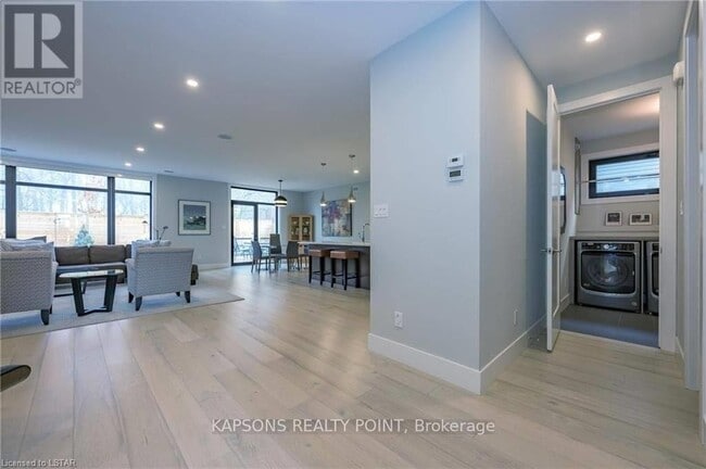 Building Photo - 2368 Red Thorne Ave