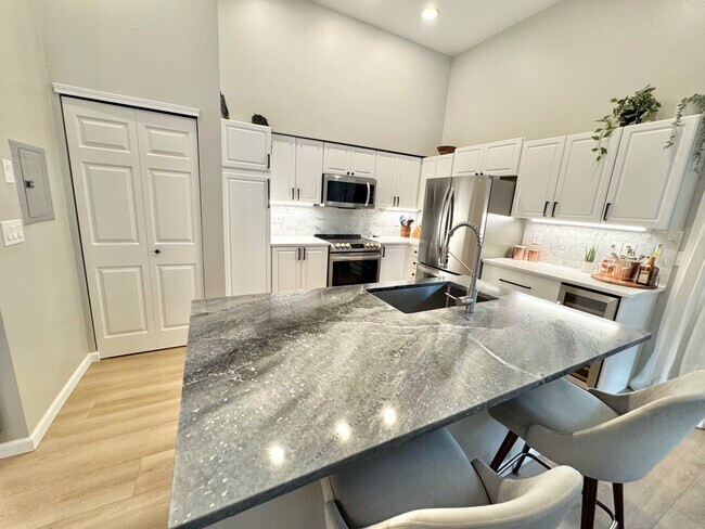 Foto del edificio - 16125 Juanita Woodinville Way NE