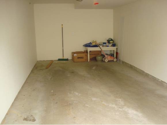 Building Photo - 25 Village Dr