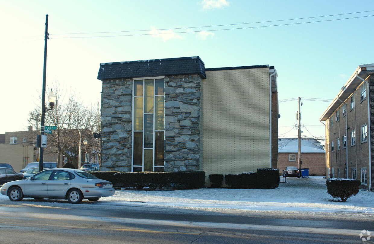 Building Photo - 4335-4337 W 63rd St