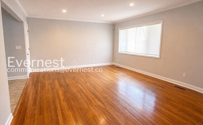 Foto del edificio - 2 Bed/1 Bath Home with Garage / Available Soon!