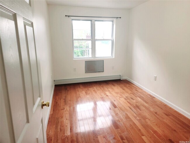 Foto del edificio - 48-10 58th Ln