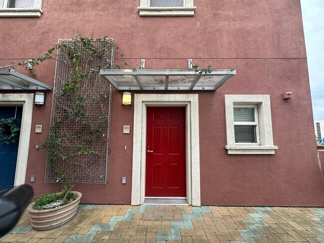 Foto del edificio - $500 First Month Special !! Spacious 2 Bed...