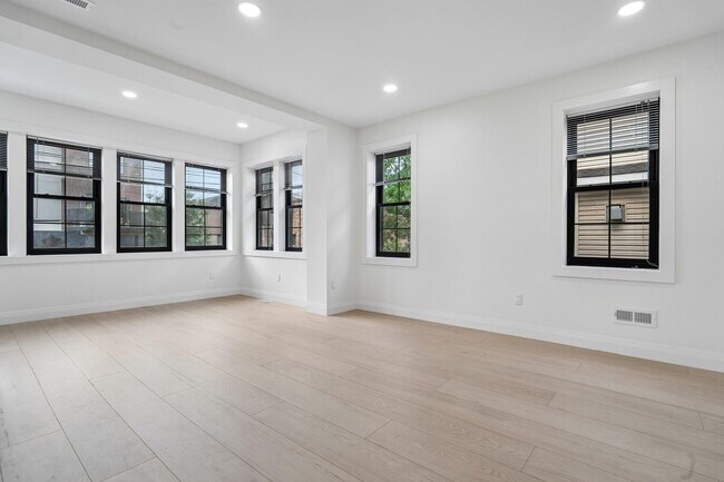 Foto del edificio - 423 Aurora Ave