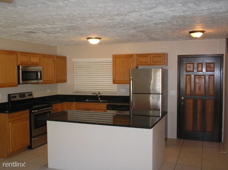 Foto principal - 830 NW 11th Terrace