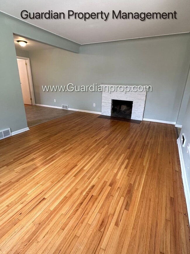 Foto del edificio - Crosstown Side By Side, Washer/Dryer In Unit, 1 Garage Space, Hardwood Floors, Dishwasher