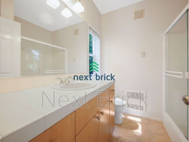 Building Photo - 217 S 49th St