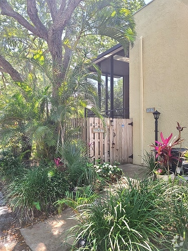 Building Photo - 8751 Live Oak Ct