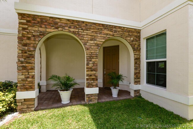 Building Photo - 713 NW Leonardo Cir