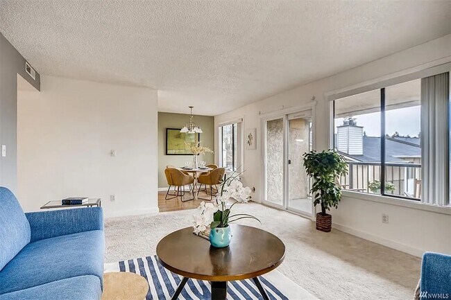 Living - 12611 NE 145th Pl