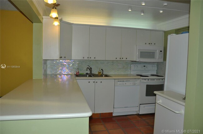 Building Photo - 2308 S Cypress Bend Dr