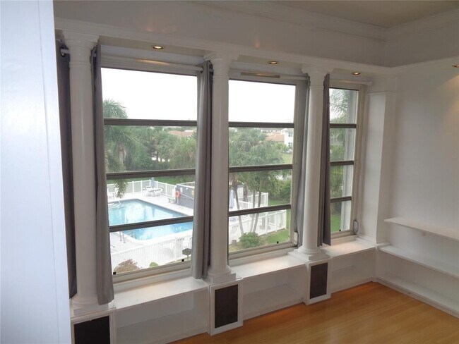 Building Photo - 4200 Crystal Lake Dr