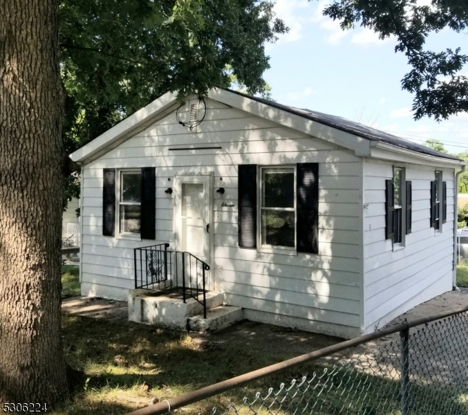 Primary Photo - 11 Lehigh Way