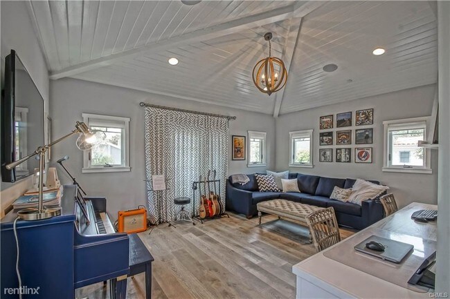 Building Photo - 5 br, 5.5 bath House - 2504 Walnut Ave