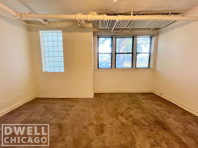 Foto del edificio - 2039 W Wellington Ave