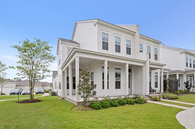 Building Photo - 2032 Perennial Ln