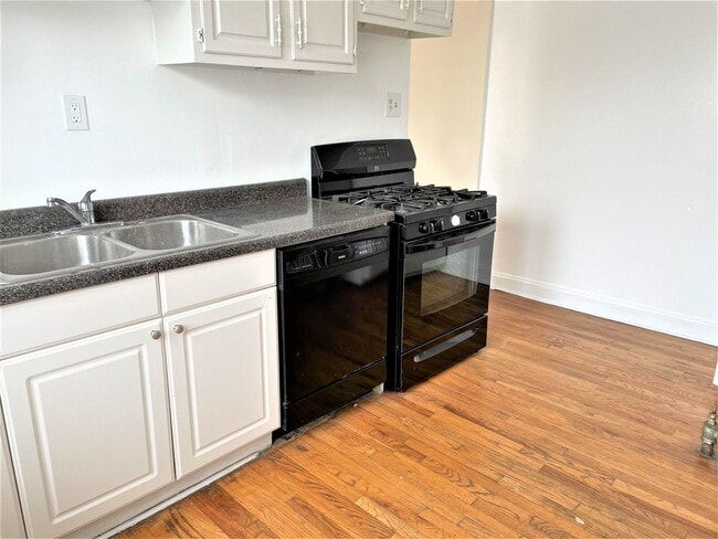 Building Photo - 4409 N Kenneth Ave