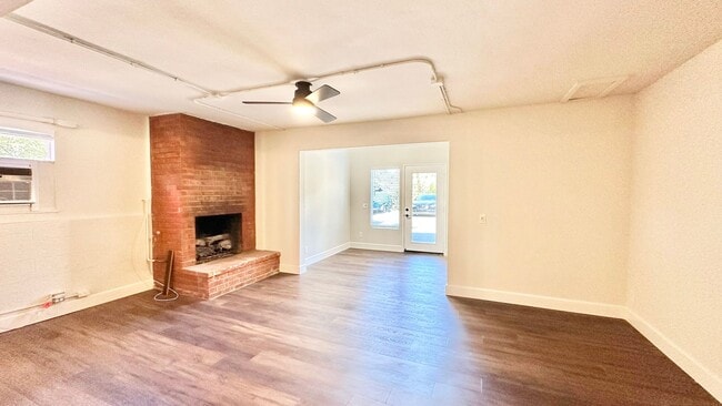 Building Photo - Upgraded & Remodeled Unit in Fallbrook!  H...