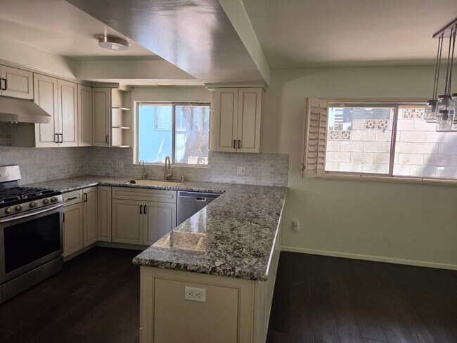 Foto del edificio - 4734 Laurelgrove Ave
